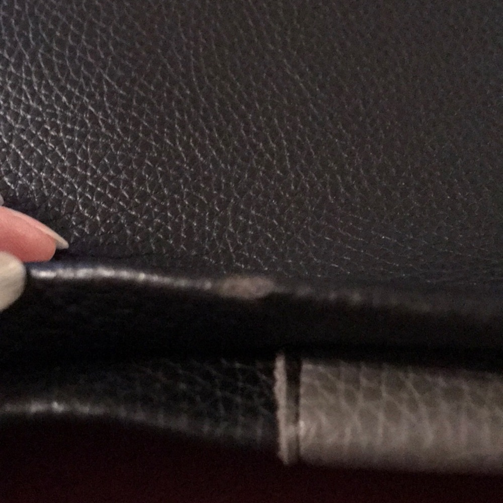 Vince Camuto tote - Picture 3 of 4